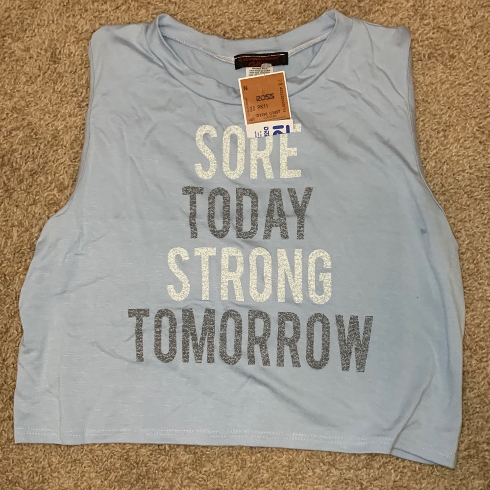 Muscle cropped workout top